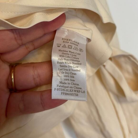 Everlane Silk Wrap Front Top In Cream Size 0 - Picture 4 of 5